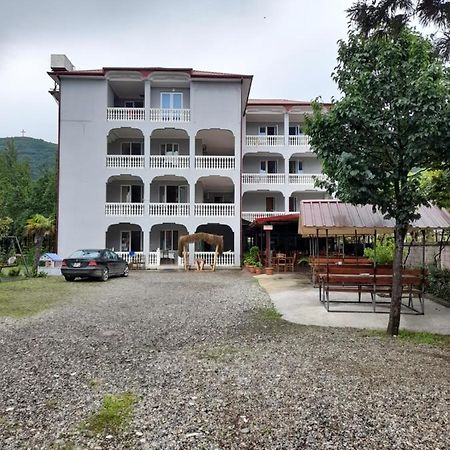 Hotel Beliy Dom Kwariati Exterior foto