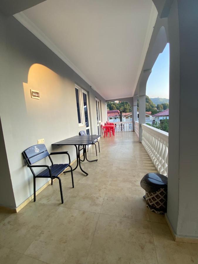 Hotel Beliy Dom Kwariati Exterior foto