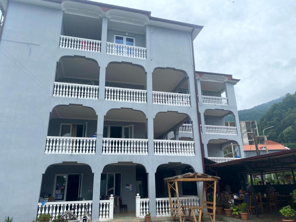Hotel Beliy Dom Kwariati Exterior foto