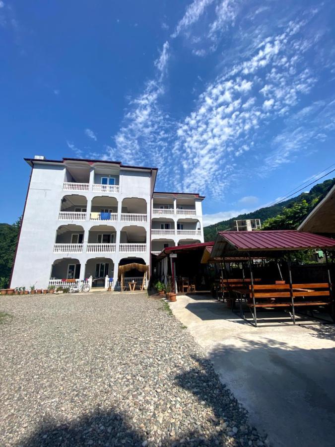 Hotel Beliy Dom Kwariati Exterior foto