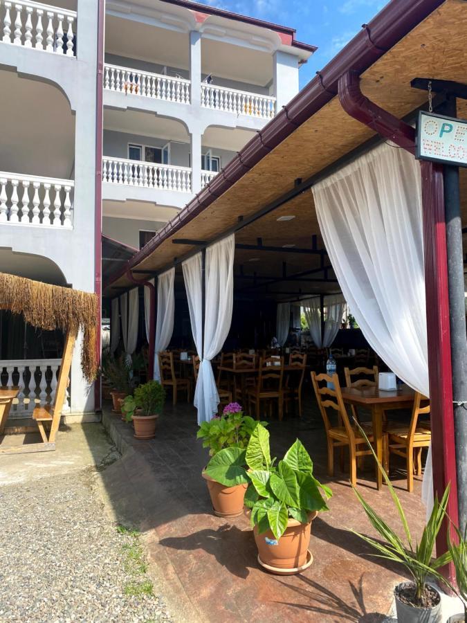 Hotel Beliy Dom Kwariati Exterior foto
