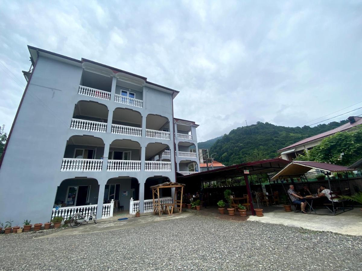 Hotel Beliy Dom Kwariati Exterior foto