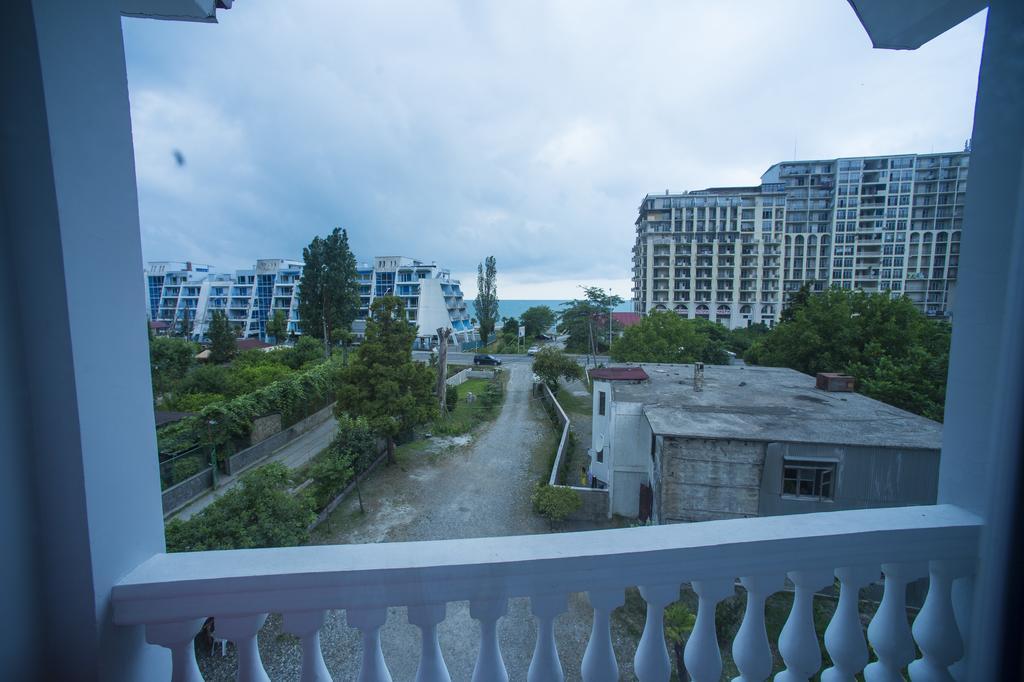 Hotel Beliy Dom Kwariati Exterior foto